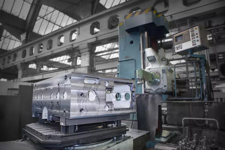 NC HORIZONTAL BORING AND MILLING MACHINES